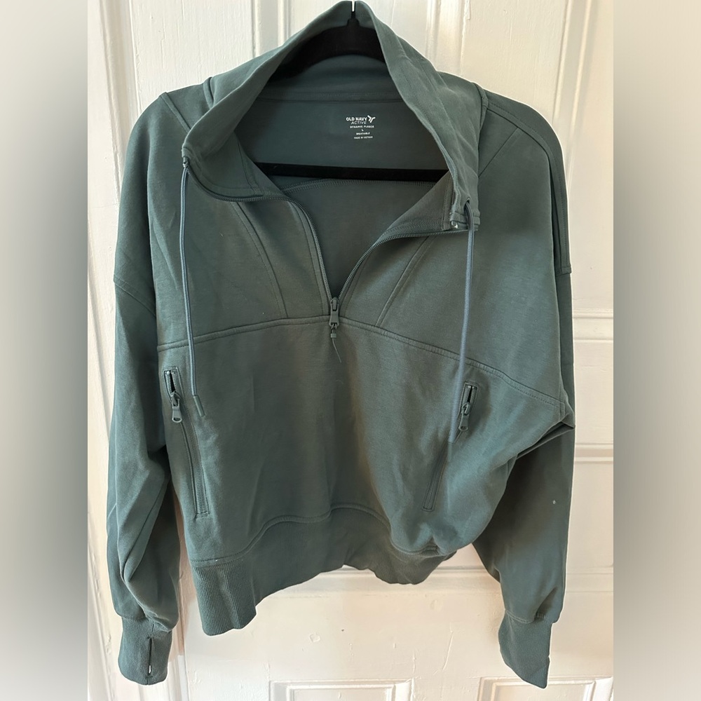 Only Worn Once Old Navy Dynamic Fleece Pullover Cropped